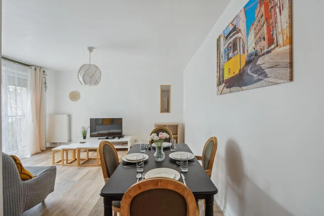 Chic And Spacious Apartment With Balcony Ivry-sur-Seine 0*,  France